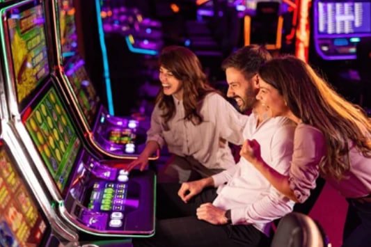 Platform login 4d menampilkan berbagai permainan kasino live-dealer dengan dealer profesional